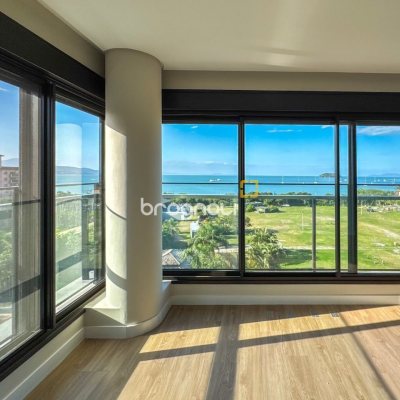 Apartamento com 236m², 3 quartos (sendo 3 suítes), 2 garagens, no bairro Jurerê em Florianópolis