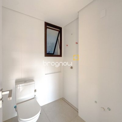 Apartamento com 236m², 3 quartos (sendo 3 suítes), 2 garagens, no bairro Jurerê em Florianópolis