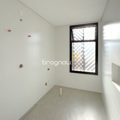 Apartamento com 236m², 3 quartos (sendo 3 suítes), 2 garagens, no bairro Jurerê em Florianópolis