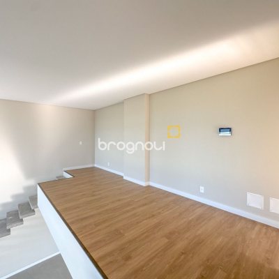 Apartamento com 236m², 3 quartos (sendo 3 suítes), 2 garagens, no bairro Jurerê em Florianópolis