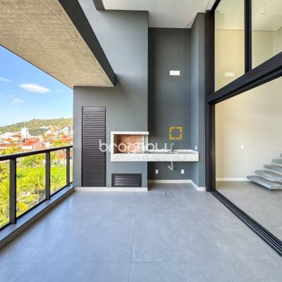 Apartamento com 236m², 3 quartos (sendo 3 suítes), 2 garagens, no bairro Jurerê em Florianópolis