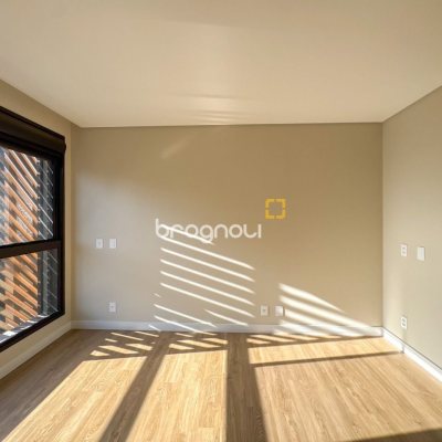 Apartamento com 236m², 3 quartos (sendo 3 suítes), 2 garagens, no bairro Jurerê em Florianópolis