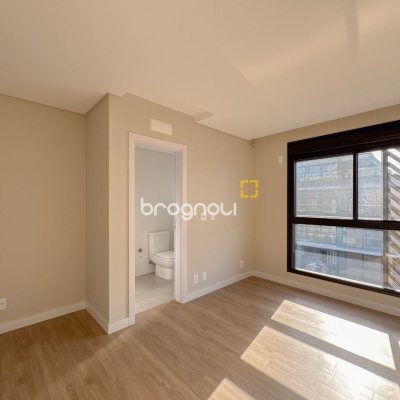Apartamento com 236m², 3 quartos (sendo 3 suítes), 2 garagens, no bairro Jurerê em Florianópolis