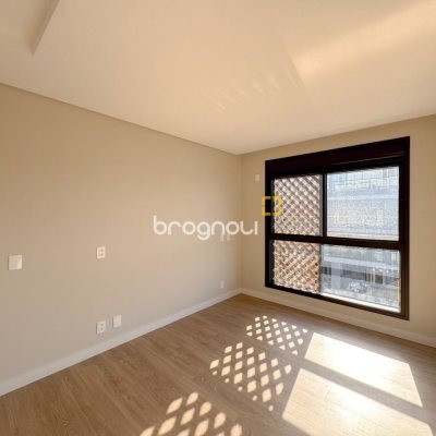 Apartamento com 236m², 3 quartos (sendo 3 suítes), 2 garagens, no bairro Jurerê em Florianópolis