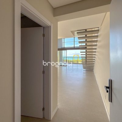 Apartamento com 236m², 3 quartos (sendo 3 suítes), 2 garagens, no bairro Jurerê em Florianópolis