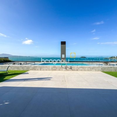 Apartamento com 236m², 3 quartos (sendo 3 suítes), 2 garagens, no bairro Jurerê em Florianópolis