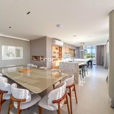 Apartamento com 236m², 3 quartos (sendo 3 suítes), 2 garagens, no bairro Jurerê em Florianópolis