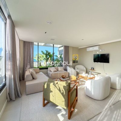 Apartamento com 236m², 3 quartos (sendo 3 suítes), 2 garagens, no bairro Jurerê em Florianópolis