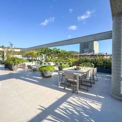 Apartamento com 236m², 3 quartos (sendo 3 suítes), 2 garagens, no bairro Jurerê em Florianópolis