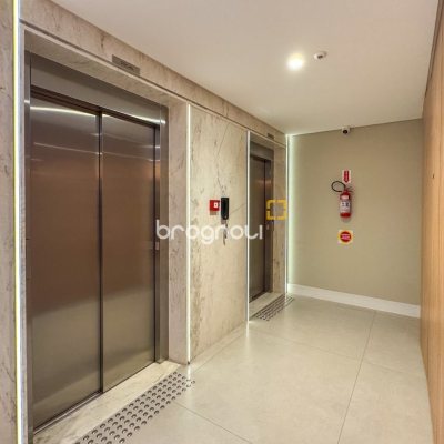 Apartamento com 236m², 3 quartos (sendo 3 suítes), 2 garagens, no bairro Jurerê em Florianópolis