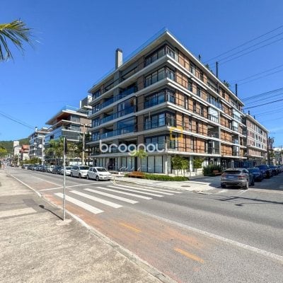 Apartamento com 236m², 3 quartos (sendo 3 suítes), 2 garagens, no bairro Jurerê em Florianópolis