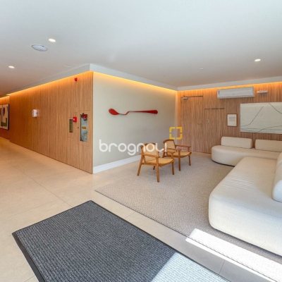 Apartamento com 236m², 3 quartos (sendo 3 suítes), 2 garagens, no bairro Jurerê em Florianópolis