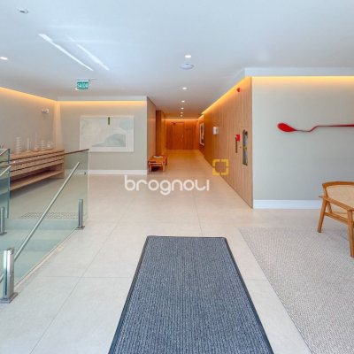 Apartamento com 236m², 3 quartos (sendo 3 suítes), 2 garagens, no bairro Jurerê em Florianópolis