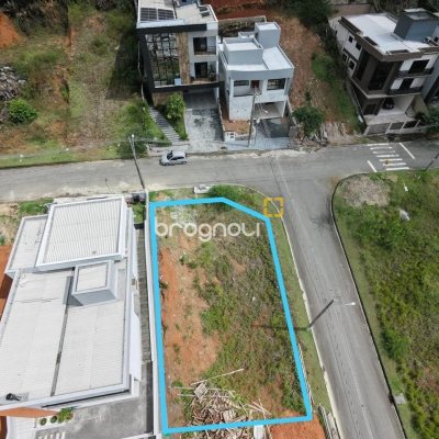 Terreno com 451m², no bairro Forquilhas em São José