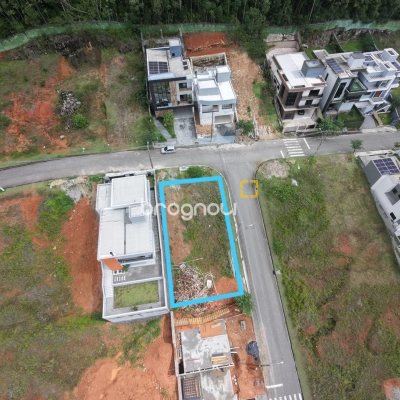 Terreno com 451m², no bairro Forquilhas em São José