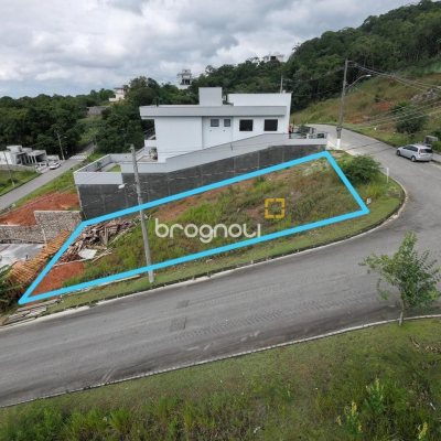 Terreno com 451m², no bairro Forquilhas em São José