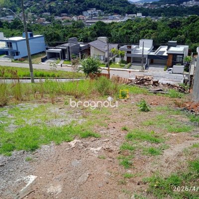 Terreno com 451m², no bairro Forquilhas em São José