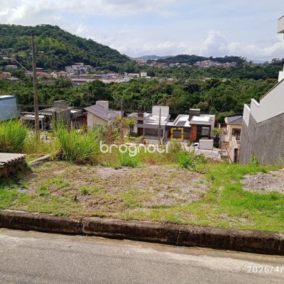 Terreno com 451m², no bairro Forquilhas em São José
