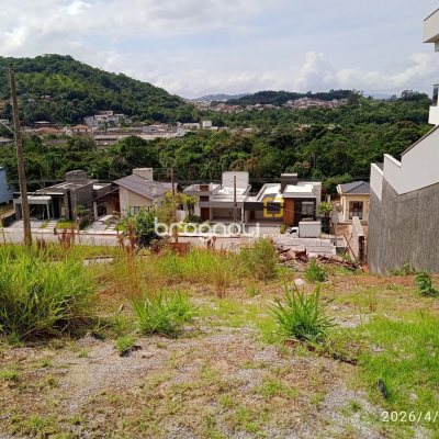 Terreno com 451m², no bairro Forquilhas em São José