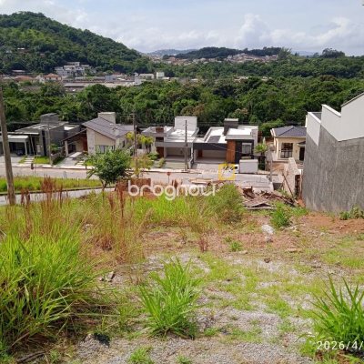 Terreno com 451m², no bairro Forquilhas em São José