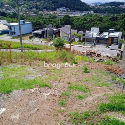 Terreno com 451m², no bairro Forquilhas em São José