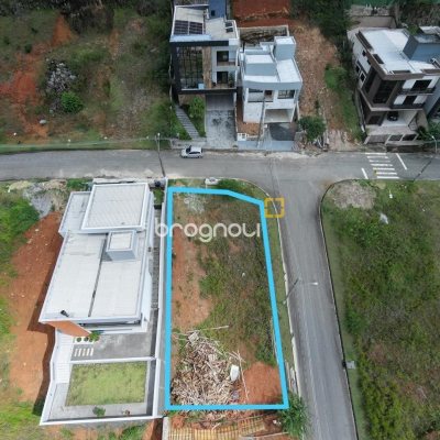 Terreno com 451m², no bairro Forquilhas em São José