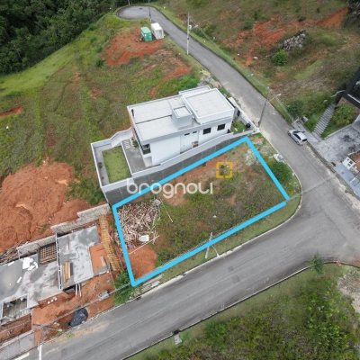 Terreno com 451m², no bairro Forquilhas em São José