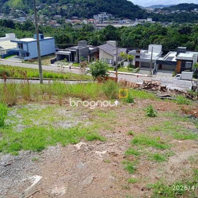 Terreno com 451m², no bairro Forquilhas em São José