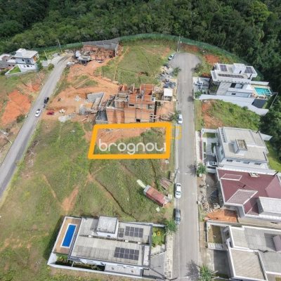 Terreno com 360m², no bairro Forquilhas em São José