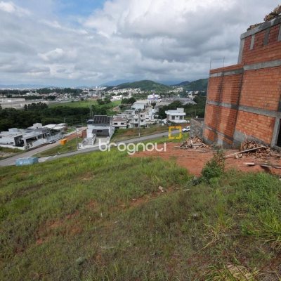 Terreno com 360m², no bairro Forquilhas em São José