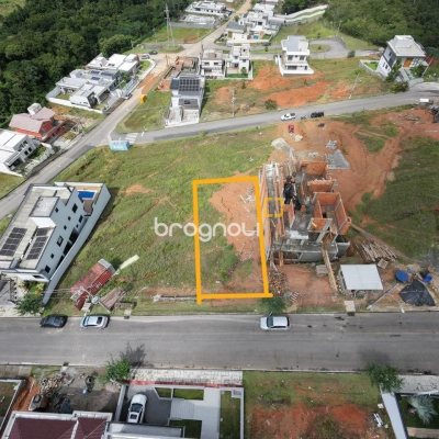 Terreno com 360m², no bairro Forquilhas em São José