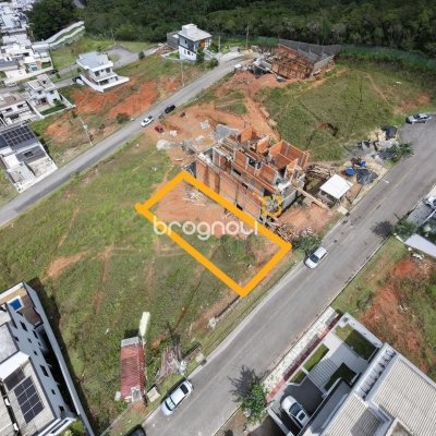 Terreno com 360m², no bairro Forquilhas em São José