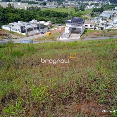 Terreno com 360m², no bairro Forquilhas em São José