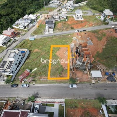 Terreno com 360m², no bairro Forquilhas em São José