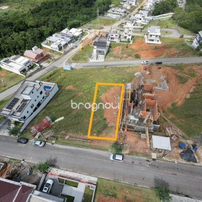 Terreno com 360m², no bairro Forquilhas em São José