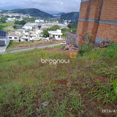 Terreno com 360m², no bairro Forquilhas em São José