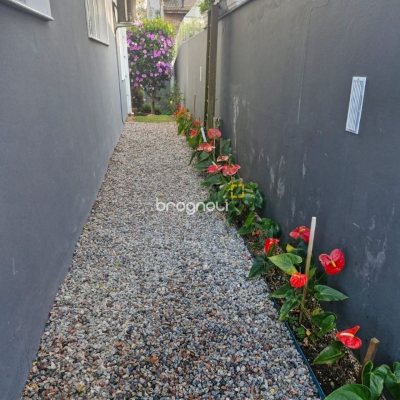 Casa com 240m², 5 quartos (sendo 1 suíte), 2 garagens, no bairro Santa Mônica em Florianópolis