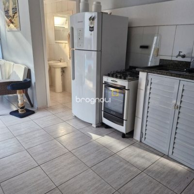 Casa com 240m², 5 quartos (sendo 1 suíte), 2 garagens, no bairro Santa Mônica em Florianópolis
