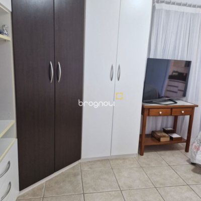 Casa com 240m², 5 quartos (sendo 1 suíte), 2 garagens, no bairro Santa Mônica em Florianópolis