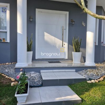 Casa com 240m², 5 quartos (sendo 1 suíte), 2 garagens, no bairro Santa Mônica em Florianópolis