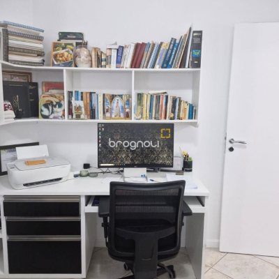 Casa com 240m², 5 quartos (sendo 1 suíte), 2 garagens, no bairro Santa Mônica em Florianópolis