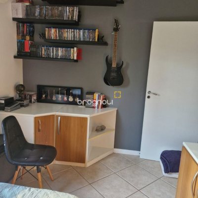 Casa com 240m², 5 quartos (sendo 1 suíte), 2 garagens, no bairro Santa Mônica em Florianópolis