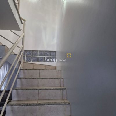 Casa com 240m², 5 quartos (sendo 1 suíte), 2 garagens, no bairro Santa Mônica em Florianópolis