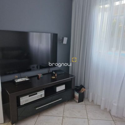 Casa com 240m², 5 quartos (sendo 1 suíte), 2 garagens, no bairro Santa Mônica em Florianópolis