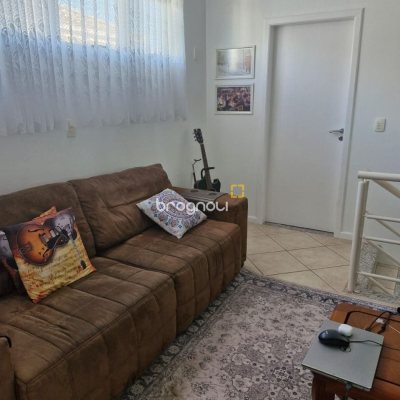 Casa com 240m², 5 quartos (sendo 1 suíte), 2 garagens, no bairro Santa Mônica em Florianópolis