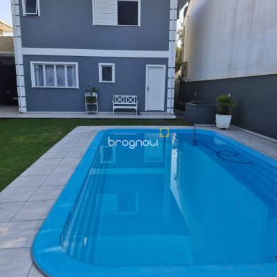 Casa com 240m², 5 quartos (sendo 1 suíte), 2 garagens, no bairro Santa Mônica em Florianópolis