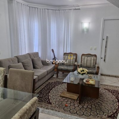 Casa com 240m², 5 quartos (sendo 1 suíte), 2 garagens, no bairro Santa Mônica em Florianópolis