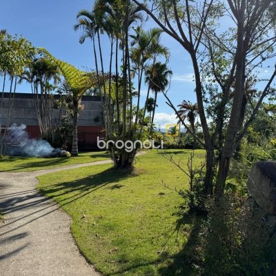 Terreno com 450m², no bairro São João do Rio Vermelho em Florianópolis