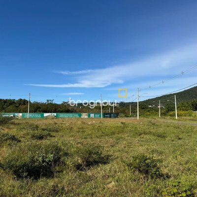 Terreno com 450m², no bairro São João do Rio Vermelho em Florianópolis