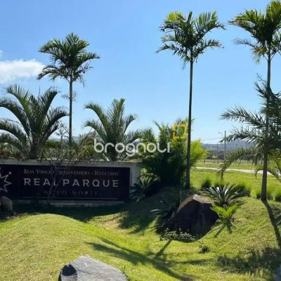 Terreno com 450m², no bairro São João do Rio Vermelho em Florianópolis